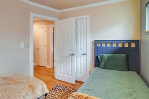 House (3 Bedrooms) | Interior - Royal Oak Home: 13 Mi to Downtown Detroit (Royal Oak)
