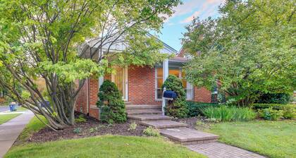 Royal Oak Home: 13 Mi to Downtown Detroit