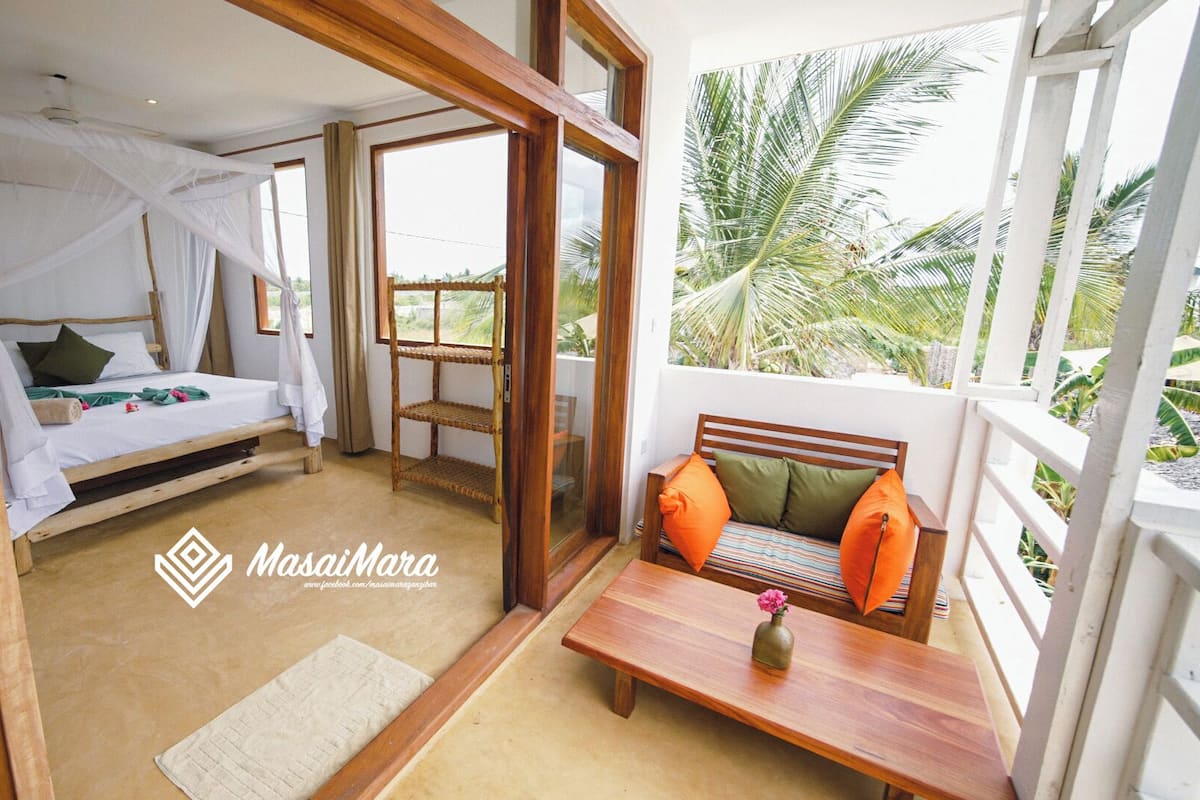 Masai Room | Ropa de cama de alta calidad, caja fuerte, cortinas opacas