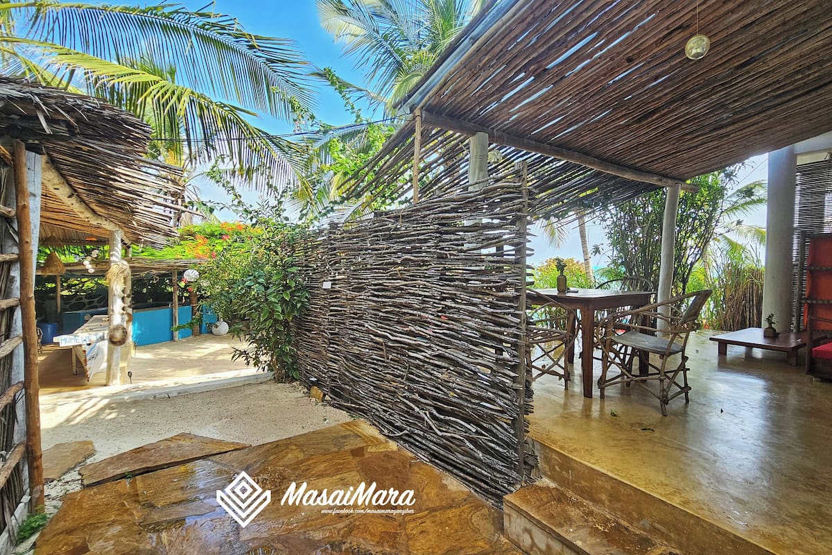 Pool Room | Ropa de cama de alta calidad, caja fuerte, cortinas opacas