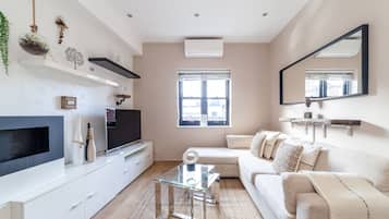 Apartamento | Área de estar | TV de tela plana 37 polegadas com canais a cabo, Netflix