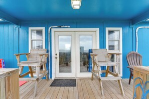 Interior - Ocean Views: Second-row Surfside Beach House (Freeport)