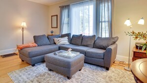 Unclassified image, 5 of 14, button - Walk to Syracuse Campus: Family-friendly Home! (Syracuse)