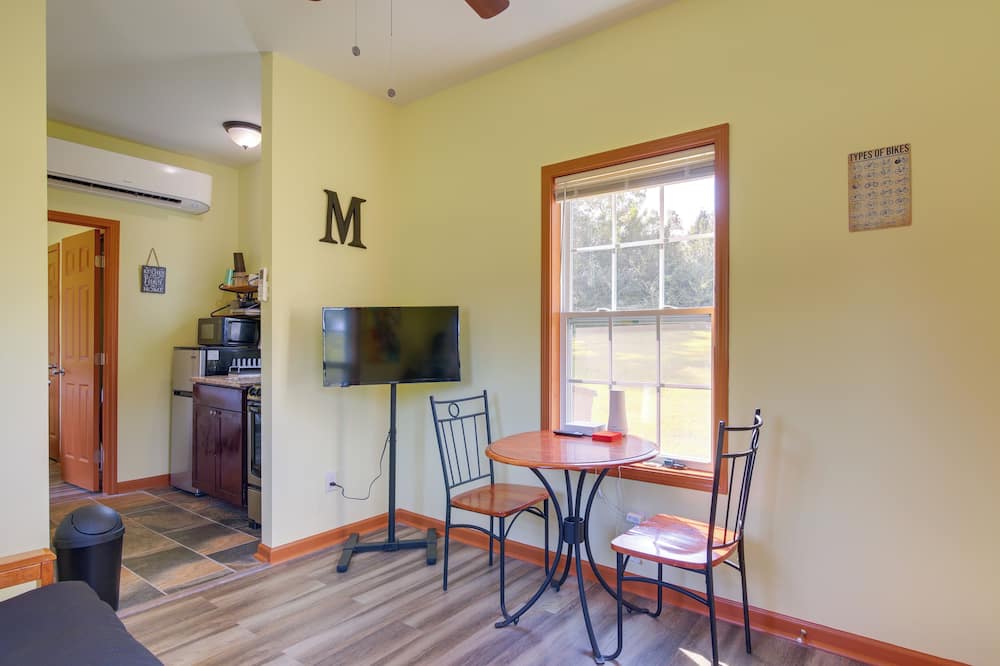 Quiet Millington Tiny House Near Naval Air Base! - Wilson, AR