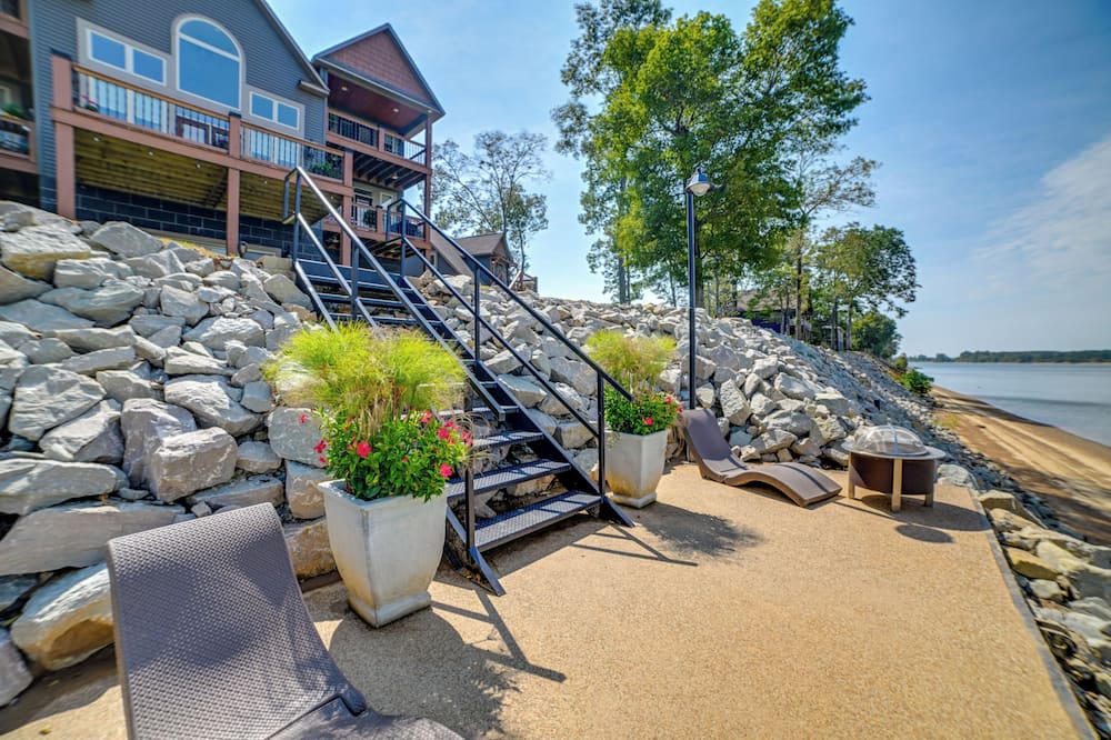 Lovely Lakefront Apartment w/ Boat Ramp Access - Saltillo, TN