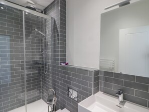 Shower - Gwynfryn (Swansea)