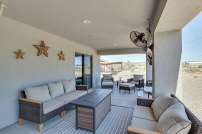 Topocks Premier Luxury Rental Home: 5 Mi to River