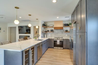 Topocks Premier Luxury Rental Home: 5 Mi to River