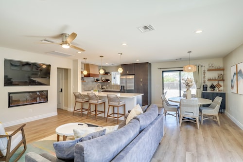 Topocks Premier Luxury Rental Home: 5 Mi to River