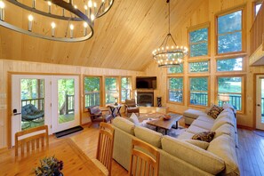 House (4 Bedrooms) | Interior