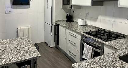 Amplio apartamento cerca FIRA y Centro