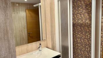 City Apartment | Bathroom