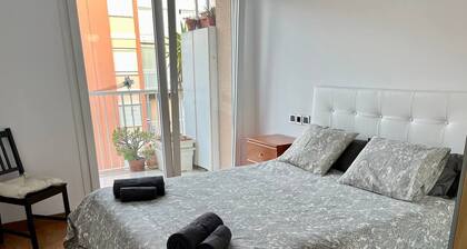 Amplio apartamento cerca FIRA y Centro