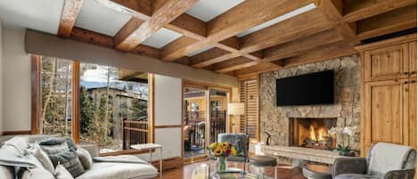 TV connectée, cheminée