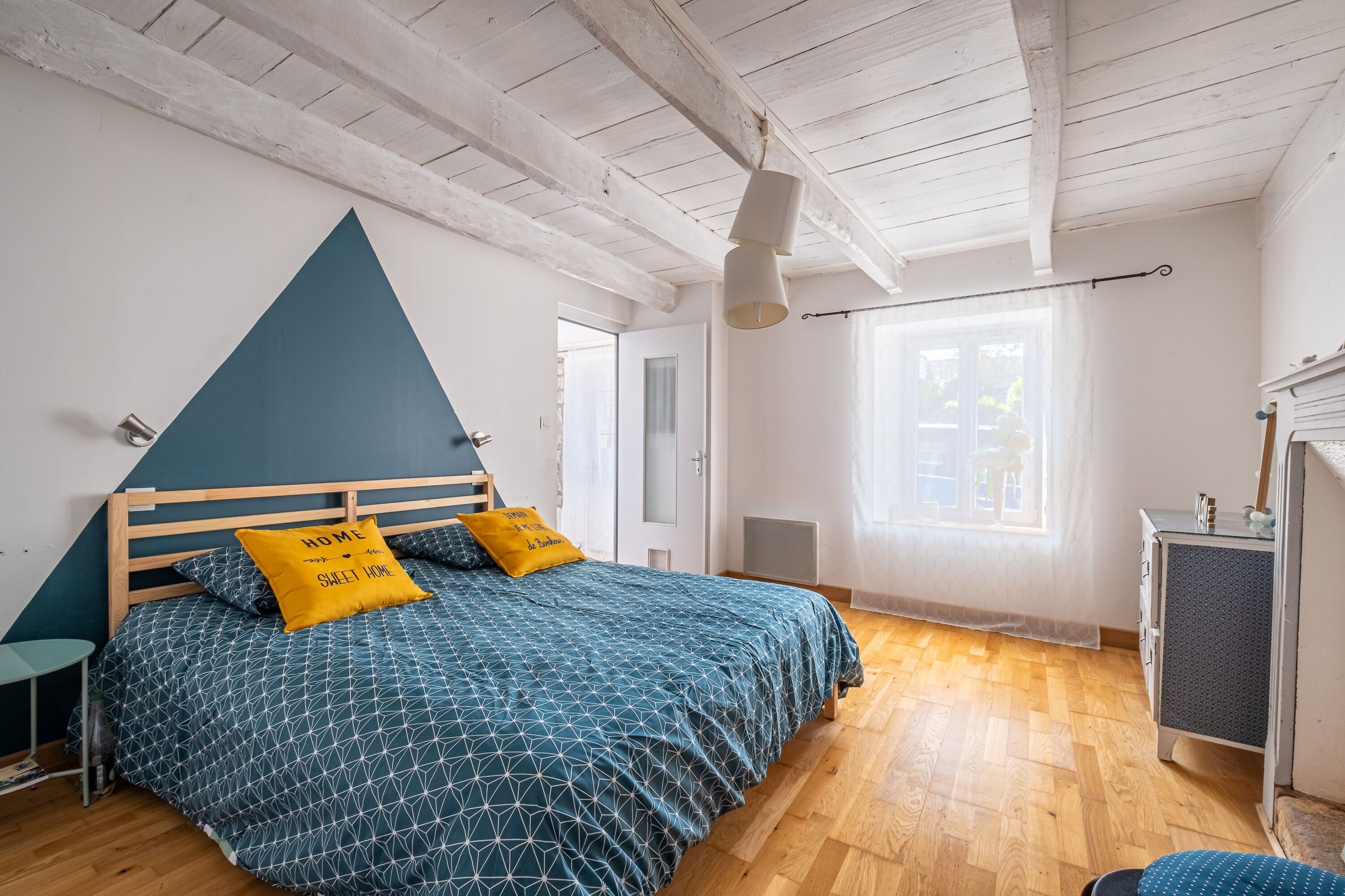 2 bedrooms, iron/ironing board, free WiFi