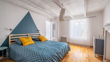 2 bedrooms, iron/ironing board, free WiFi