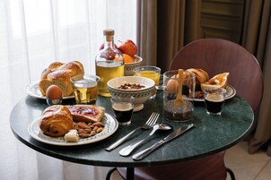 Free daily continental breakfast