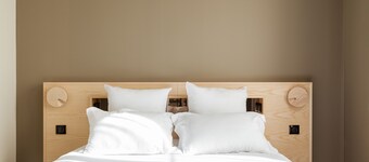 Hôtel Des Sept - Entrée autonome, réception en ligne - Encore Mieux