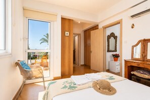 4 habitaciones, tabla de planchar con plancha, wifi y ropa de cama