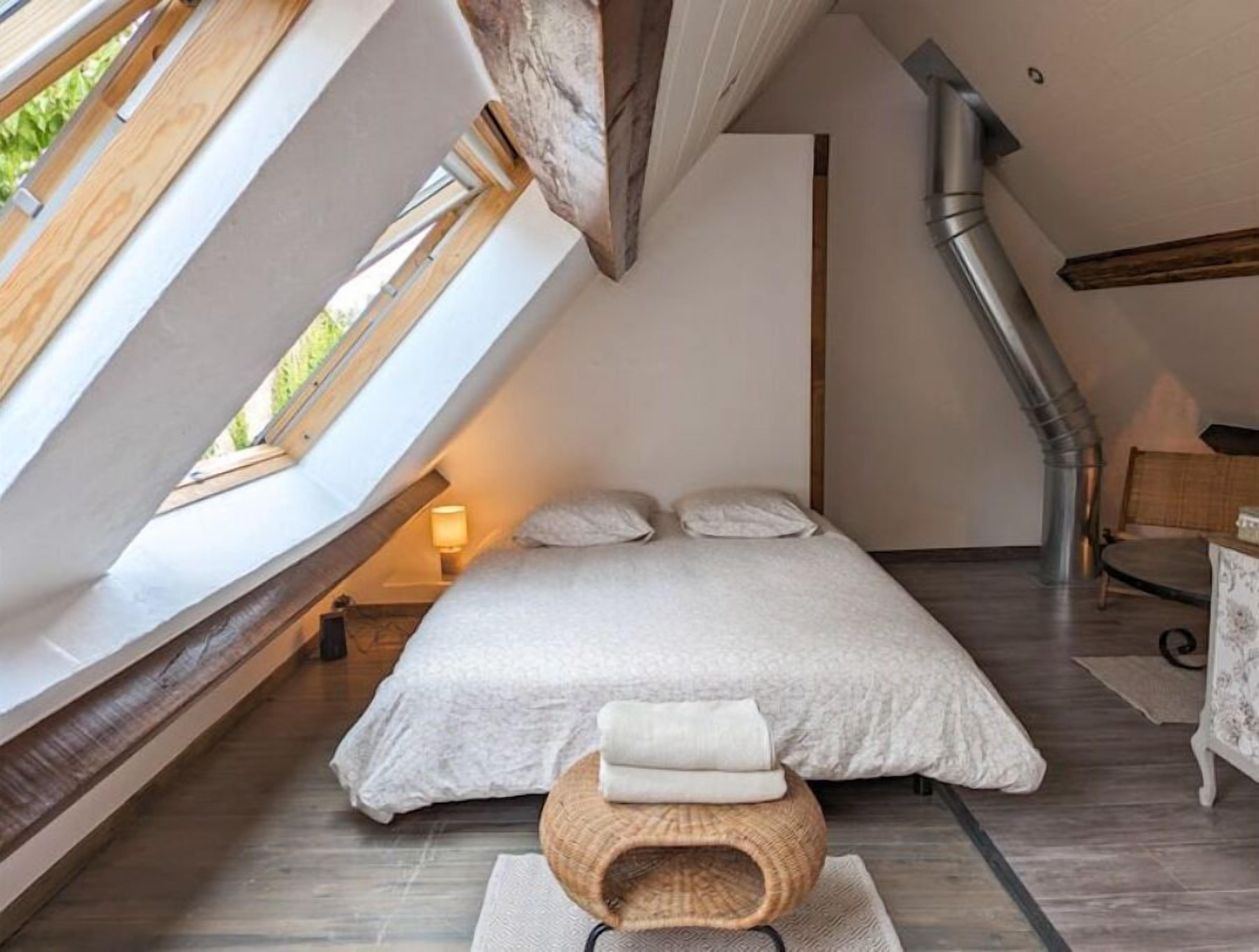 5 bedrooms, desk, free WiFi, bed sheets