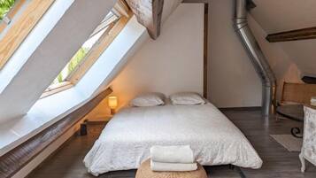 5 Schlafzimmer, Schreibtisch, kostenloses WLAN, BettwÀsche