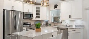 Spacious Home near Warm Mineral Springs, Beaches and Fun Outdoor Activities
