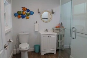 Doccia, asciugacapelli, asciugamani, sapone