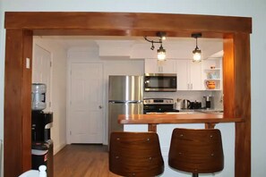 Fridge, microwave, oven, stovetop - La Casita Solar (Clearwater)