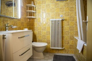 Toallas y papel de baño 