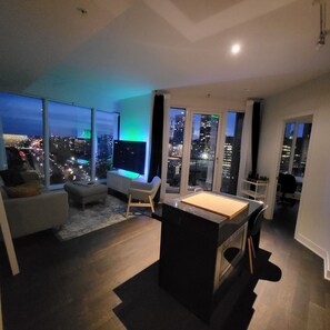 Interior - Lux Corner Unit-spa-gym-office-lounges (Montréal)