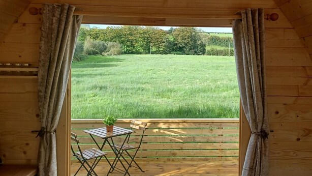 Chalet, 1 Queen Bed | Balcony - Captivating 1-bed Glamping Pod in Bridgend (Bridgend)