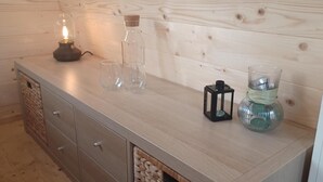 Chalet, 1 Queen Bed | Private kitchen | Fridge, stovetop, electric kettle, toaster - Captivating 1-bed Glamping Pod in Bridgend (Bridgend)