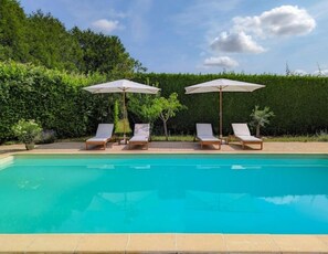Outdoor pool, a heated pool - "Le Clos de la Reine", Maison Avec Piscine (Josnes)