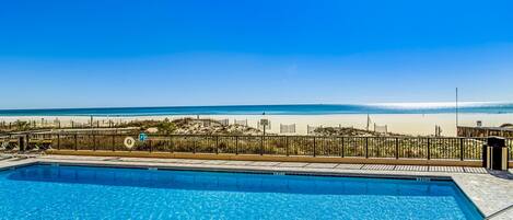 屋内プール、温水プール