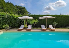 Outdoor pool, a heated pool - "Le Clos du Roi" Maison Avec Piscine (Josnes)