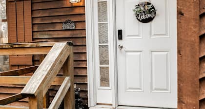 Cozy Cabin in Massanutten Resort, private yard, minutes from attractions!