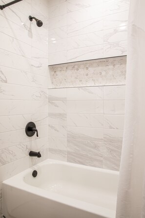 Hair dryer, towels, soap, shampoo - Cozy Cabin in Massanutten Resort, private yard, minutes from attractions! (McGaheysville)