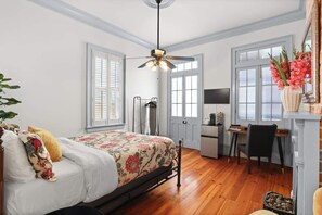 1 chambre, bureau, fer et planche à repasser, Wi-Fi