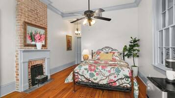 1 Schlafzimmer, Schreibtisch, BĂŒgeleisen/BĂŒgelbrett, WLAN