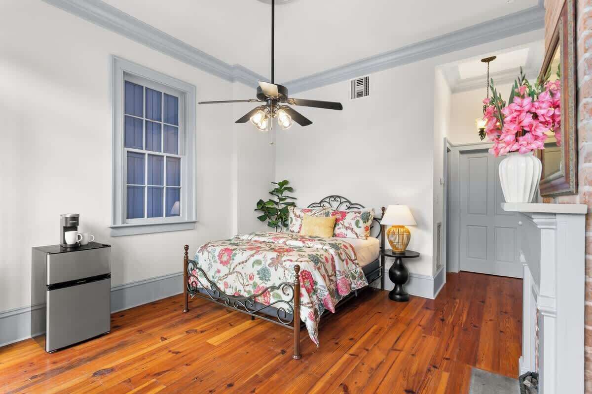 1 bedroom, desk, iron/ironing board, WiFi