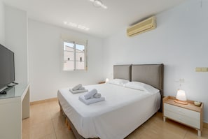 3 chambres, fer et planche à repasser, Wi-Fi gratuit