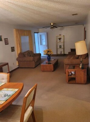 リビング エリア