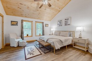 1 bedroom, iron/ironing board, Internet, bed sheets - Dog-friendly cabin with private hot tub, game room, gym, heated pool, mini golf (Ellijay)