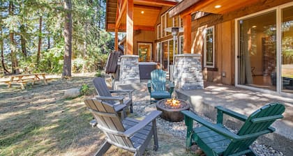 Dog-friendly lodge with hot tub, beautiful setting, Ping-Pong & air hockey