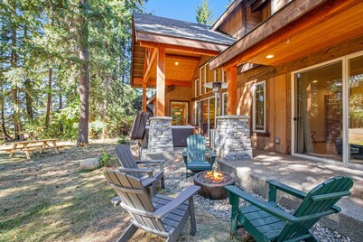 Dog-friendly lodge with hot tub, beautiful setting, Ping-Pong & air hockey