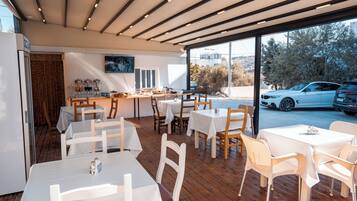 Petit déjeuner buffet compris tous les jours