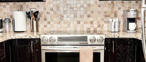 ثلاجة، ميكروويف، فرن، موقد طهي مسطح