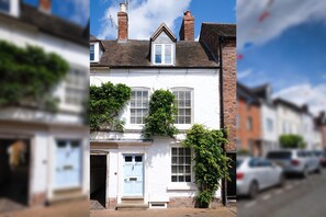 Exterior - Joe's Cottage - a holiday let that sleeps 6 guests in 3 bedrooms (Bridgnorth)