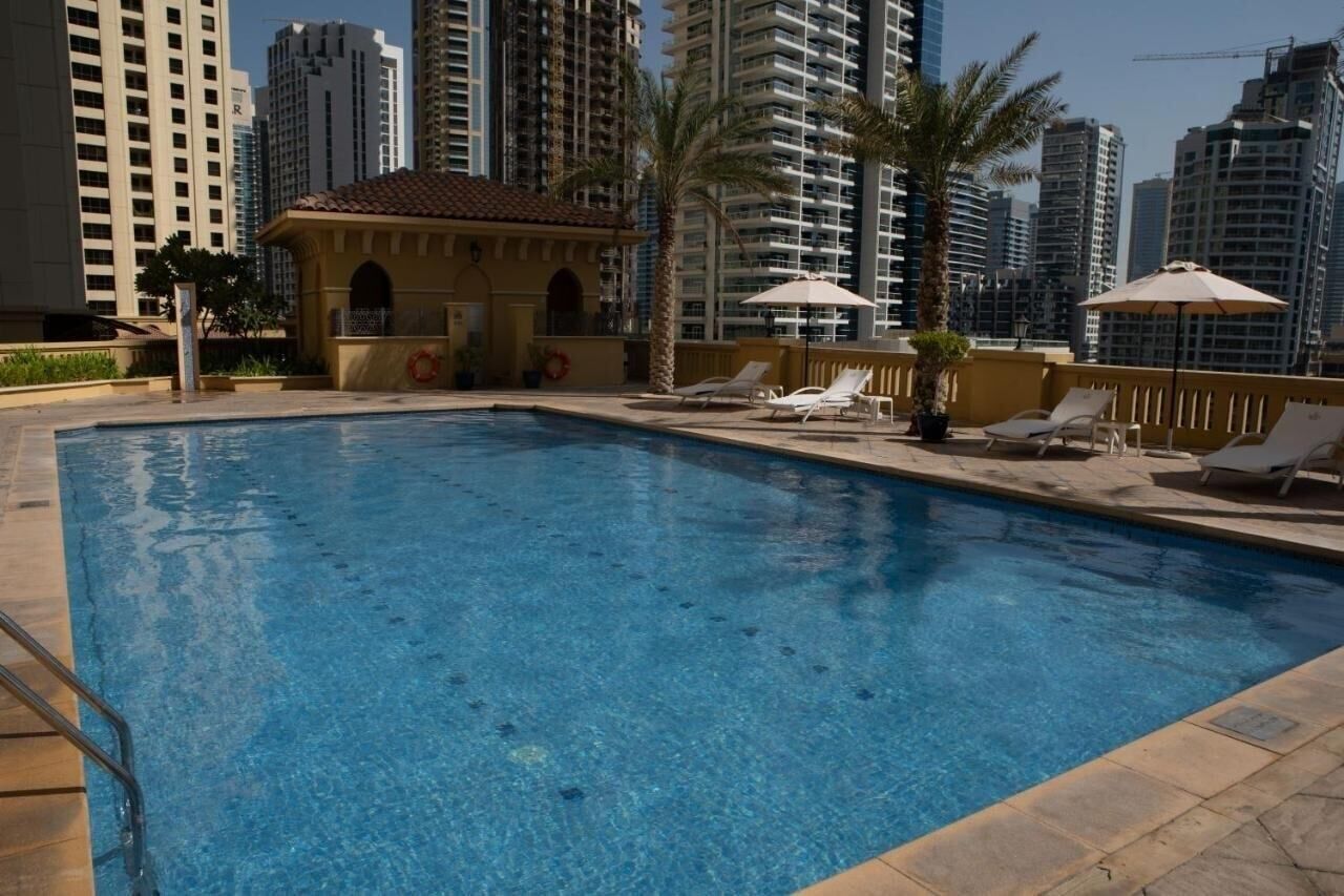 حمام سباحة