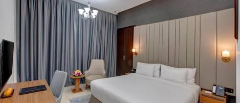 1 slaapkamer, een bureau, een strijkplank/strijkijzer, wifi